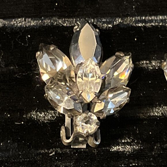 Vintage 1950s MCM Smokey Clear Rhinestone Cluster Clip On Earrings Marquise Leaf - Picture 2 of 6